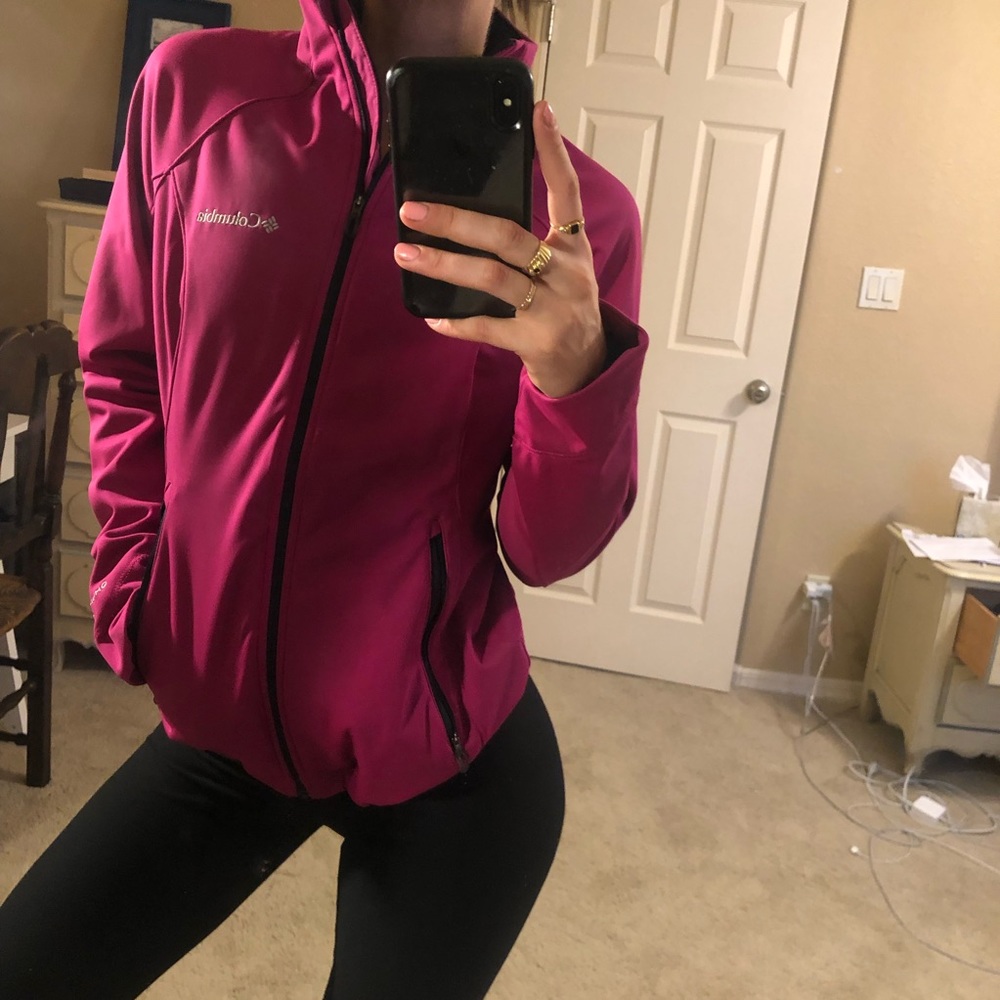 Columbia wind breaker